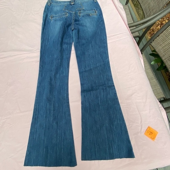 Marcia o jeans have heavy duty snaps in gold town, and really unusual detailing. - Picture 11 of 14